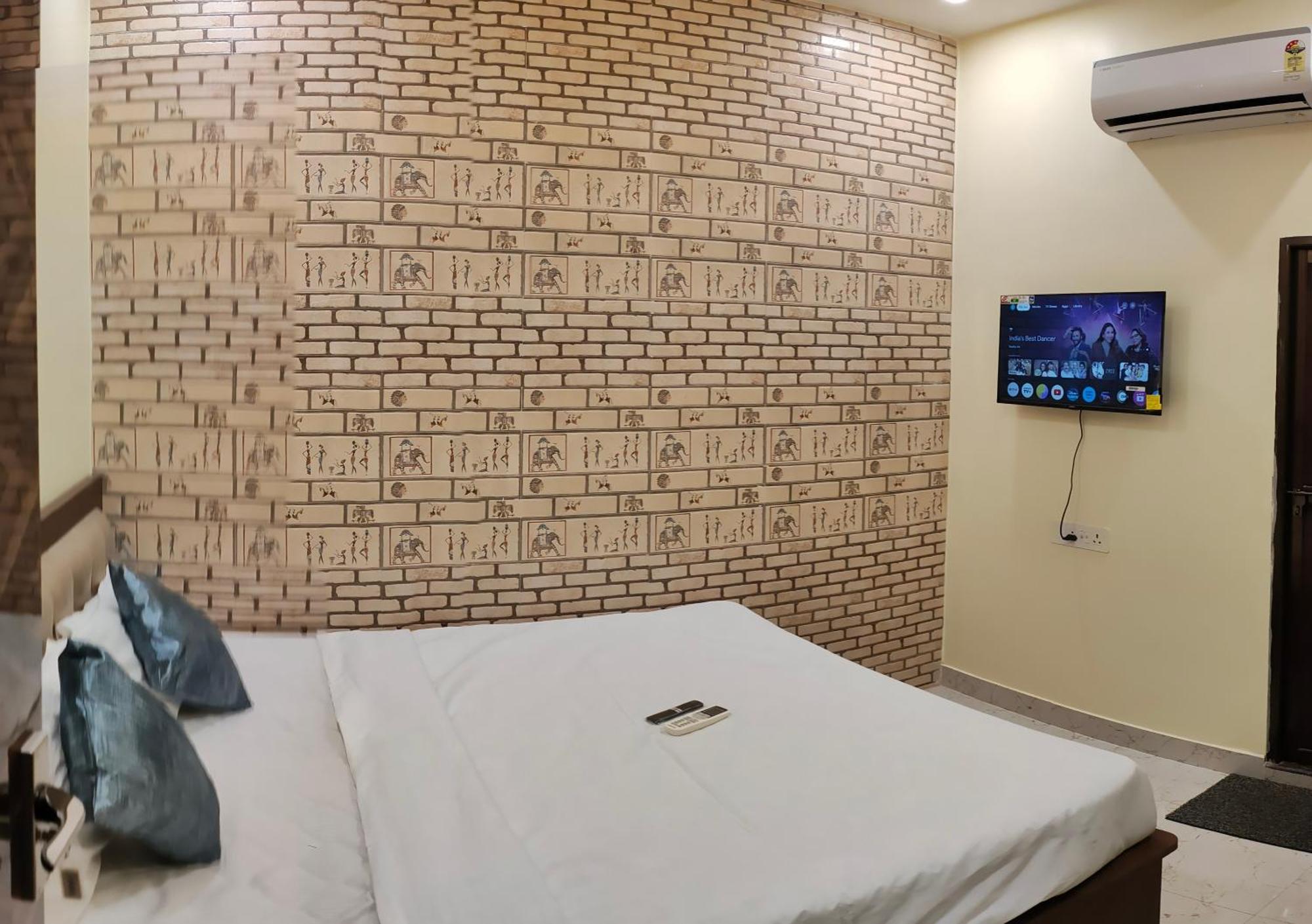 Ganga Sparsh Hotel Varanasi Exterior photo